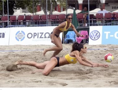 Τουρνουά μπιτς βόλεϊ στην πλατεία Αριστοτέλους (φωτο)